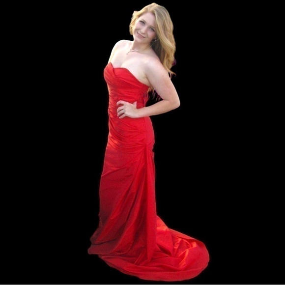 ELEGANT SZ 4 custom made Red strapless evening gown - Picture 2 of 15